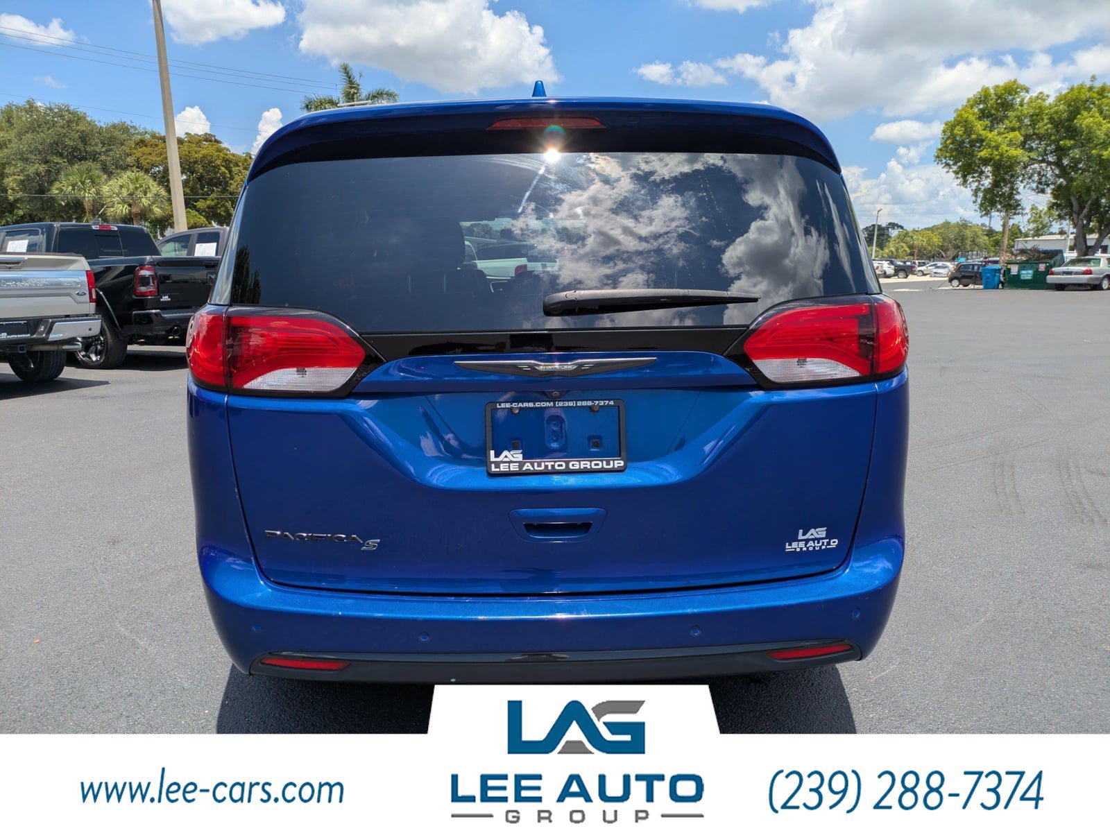 Used 2018 Chrysler Pacifica Touring-L w/ Premium Audio Group FWD image 4
