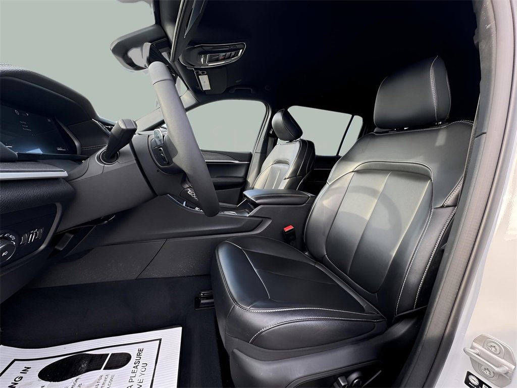 Used 2024 Jeep Grand Cherokee L Limited w/ Black Appearance Package image 21