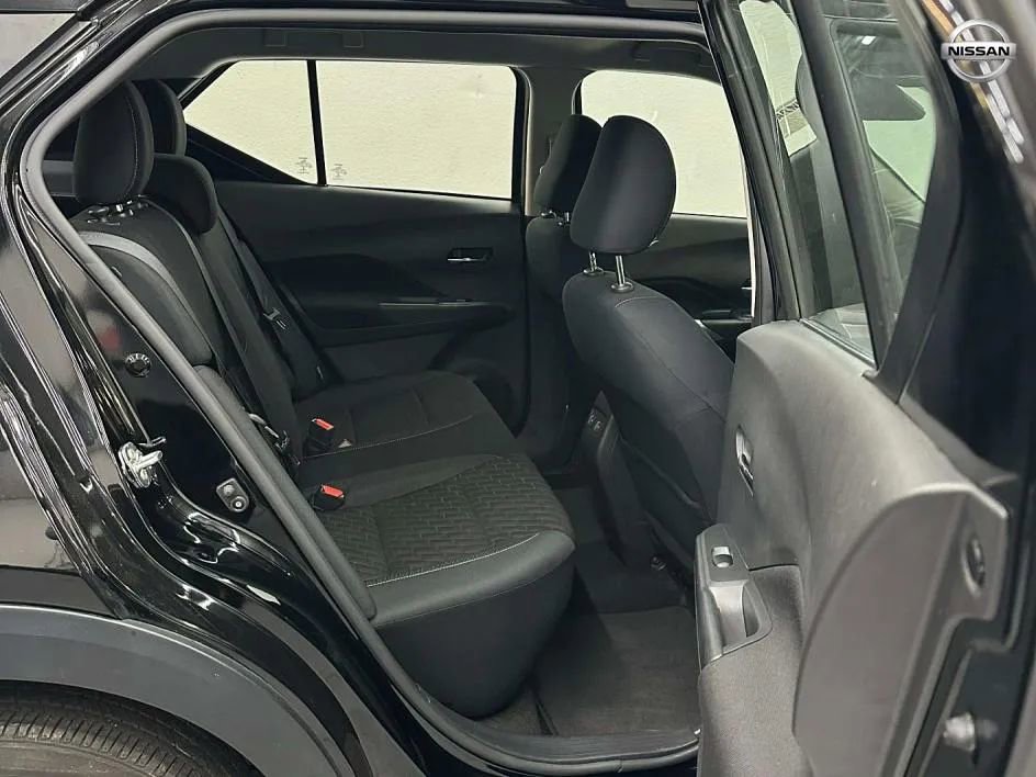 Used 2023 Nissan Kicks SV image 12