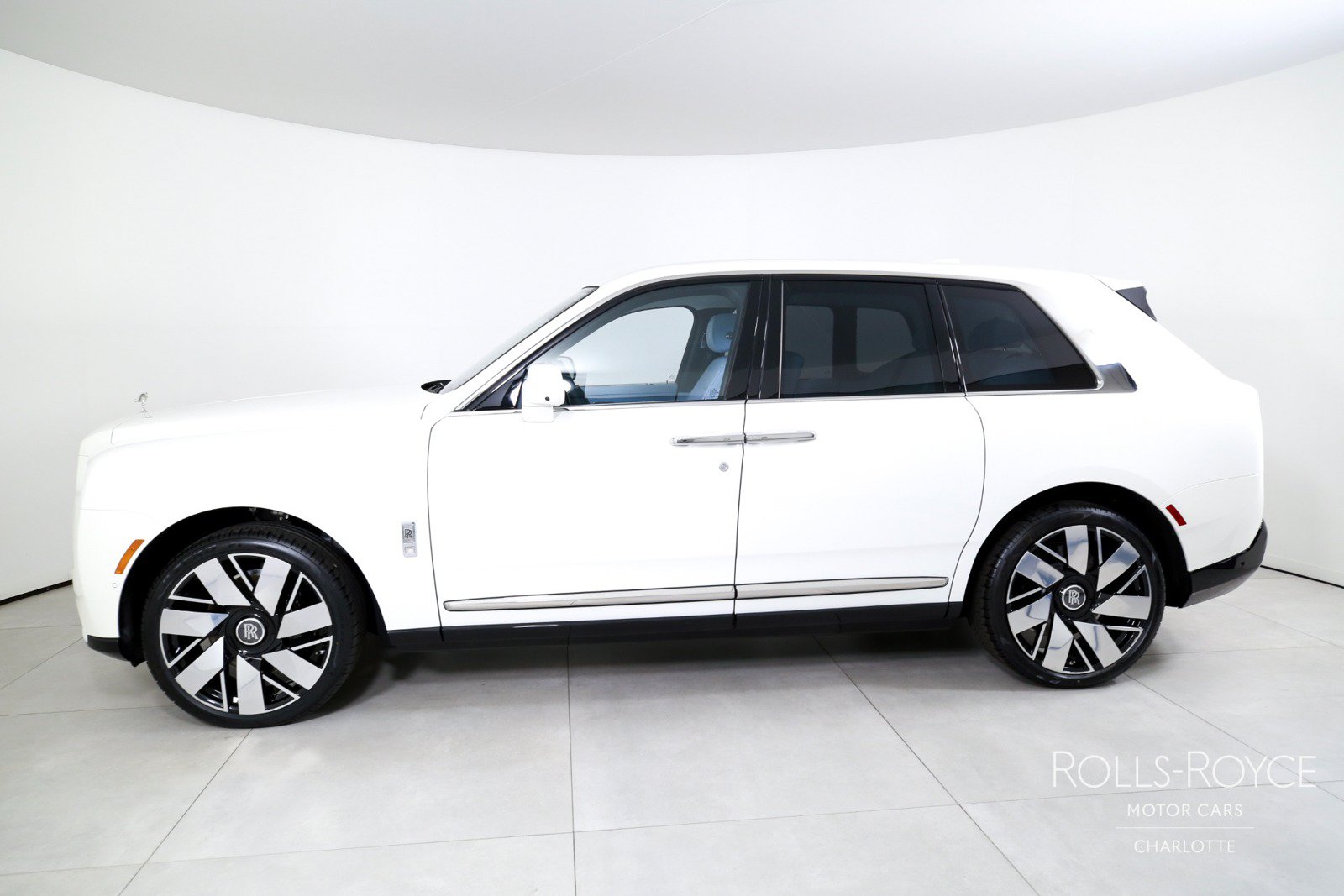 New 2026 Rolls-Royce Cullinan AWD/4WD image 3