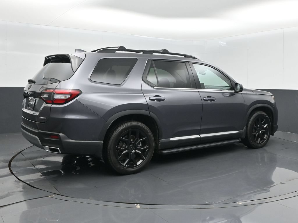Certified 2025 Honda Pilot Touring image 8