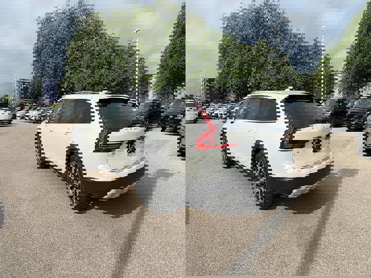 New 2025 Volvo V90 B6 Cross Country Plus w/ Protection Package Premier image 4