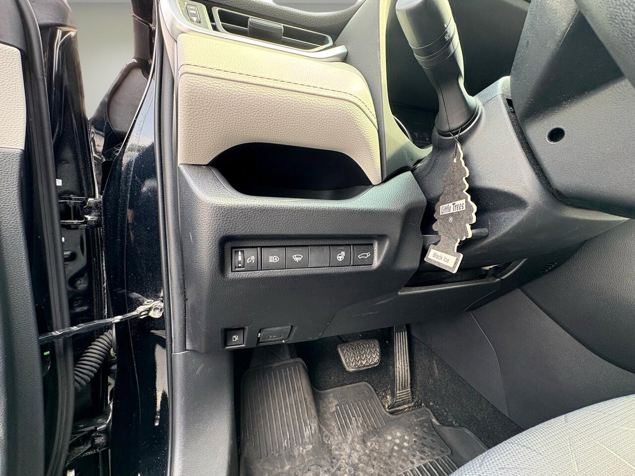 Used 2021 Toyota RAV4 XLE w/ Convenience Package image 12