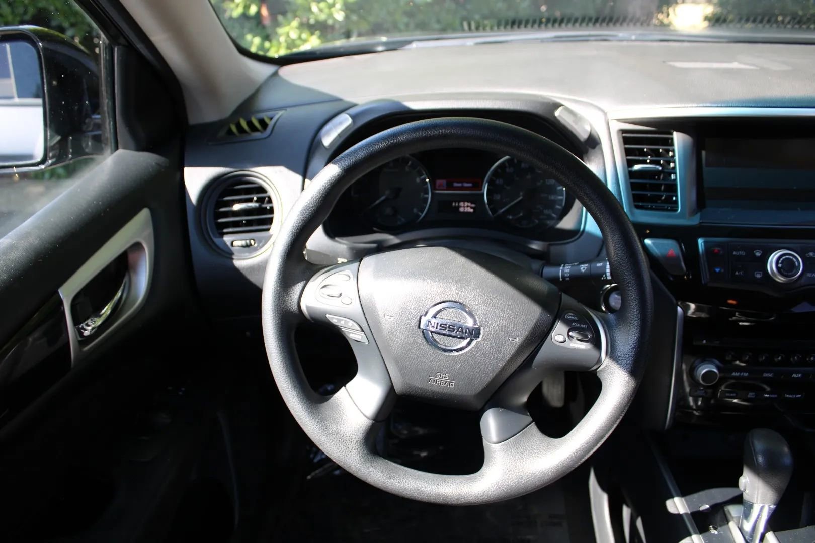 Used 2014 Nissan Pathfinder S image 19