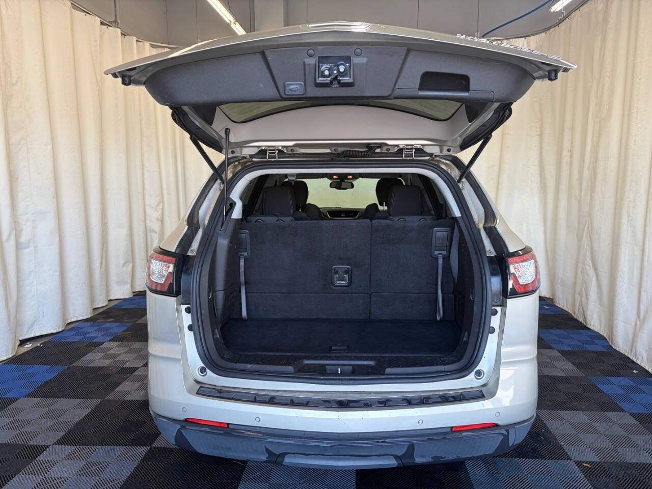 Used 2014 Chevrolet Traverse LT FWD image 10