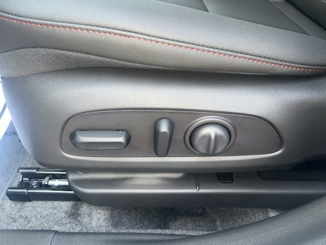 New 2025 Chevrolet Trax RS w/ Sunroof Package image 16