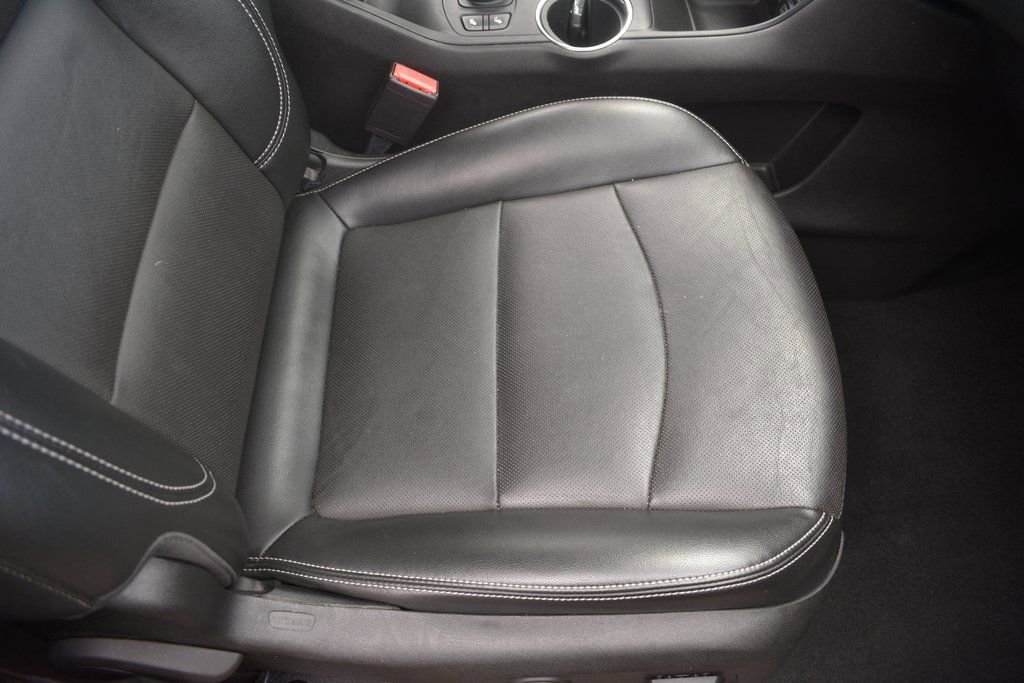 Used 2023 GMC Terrain SLT image 25