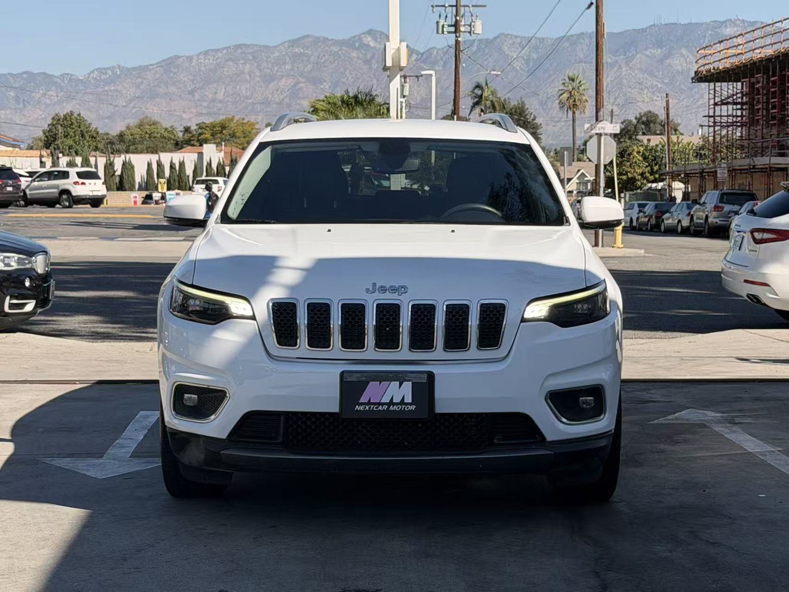 Used 2019 Jeep Cherokee Limited FWD image 3