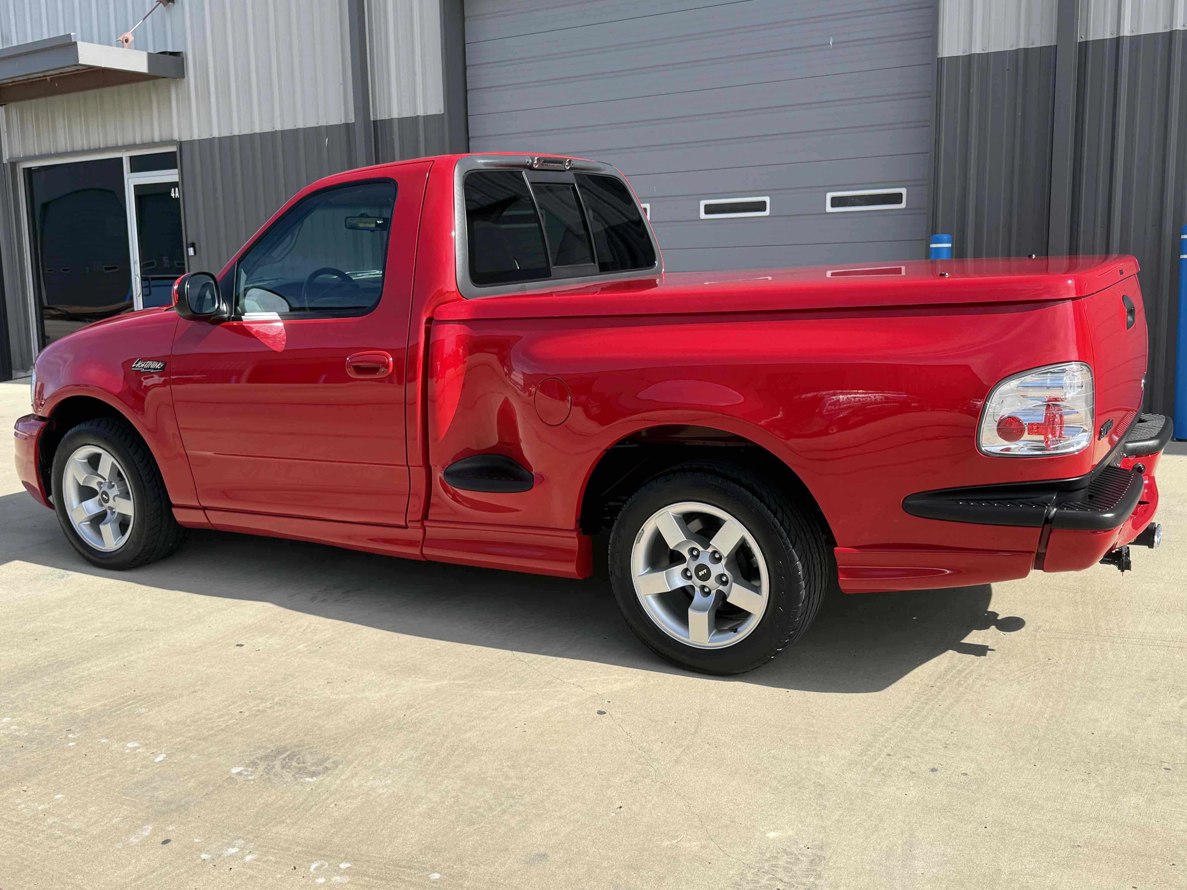 Used 2001 Ford F150 Lightning RWD image 23