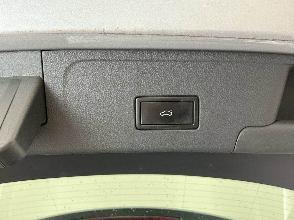 Used 2020 Volkswagen Atlas Cross Sport SE w/ Panoramic Sunroof Package image 32