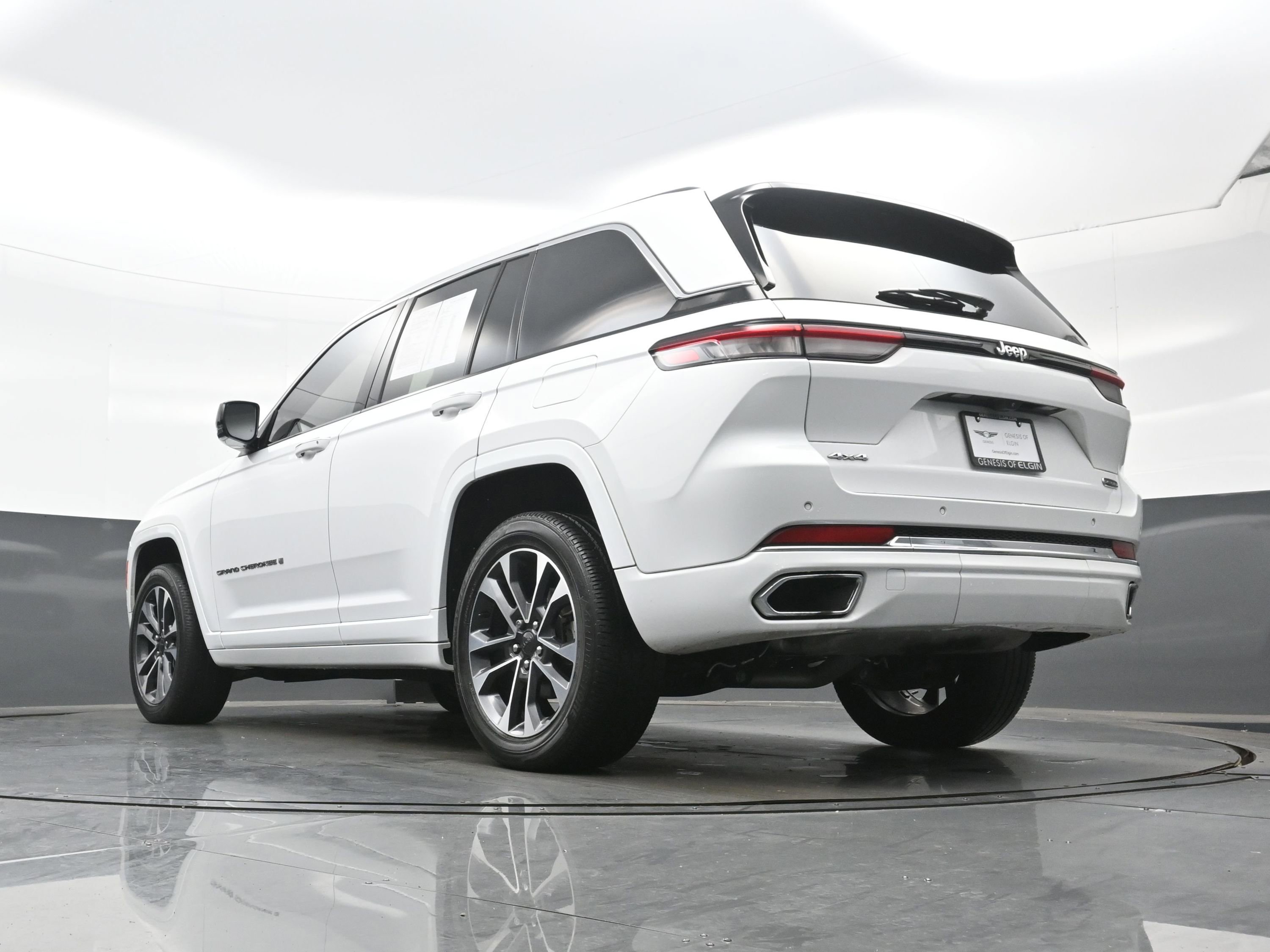 Used 2023 Jeep Grand Cherokee Overland AWD/4WD image 39