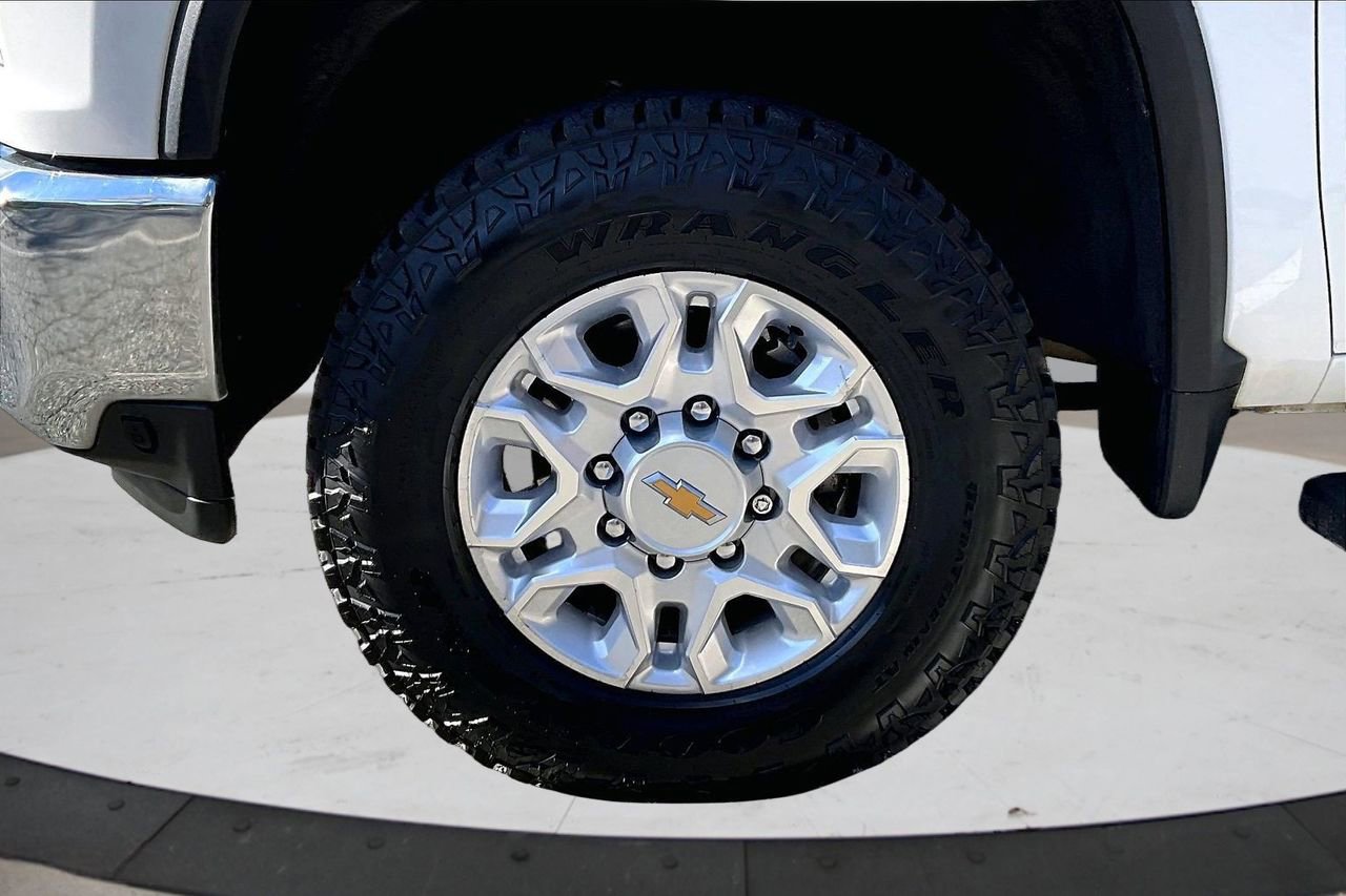 Used 2022 Chevrolet Silverado 2500 LT w/ Convenience Package image 30