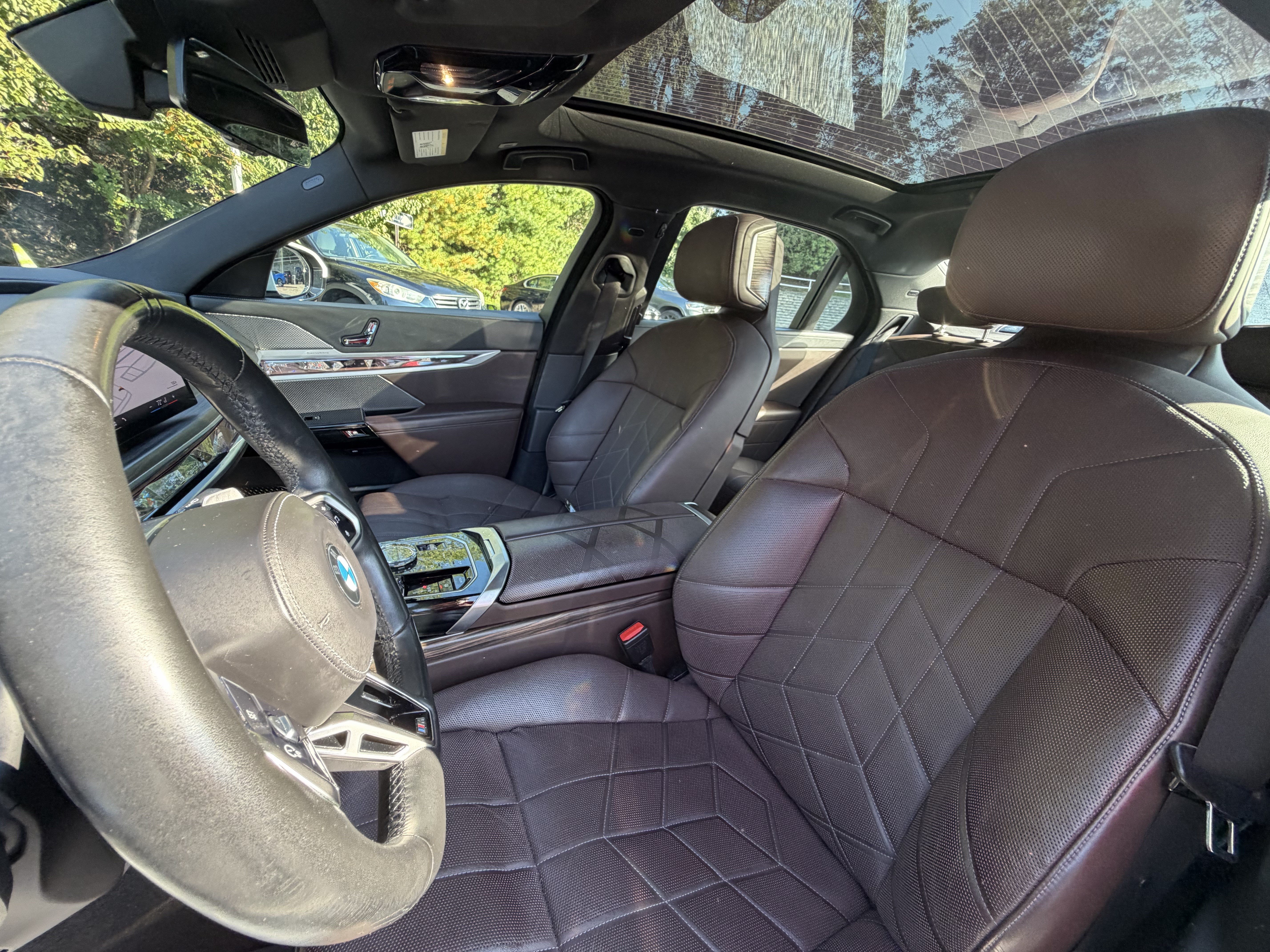 Used 2023 BMW 760i xDrive AWD/4WD image 9