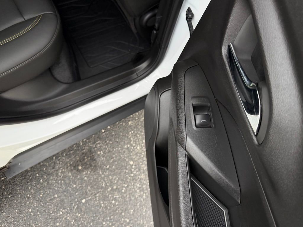 Used 2025 Chevrolet Trax ACTIV w/ Sunroof Package image 20