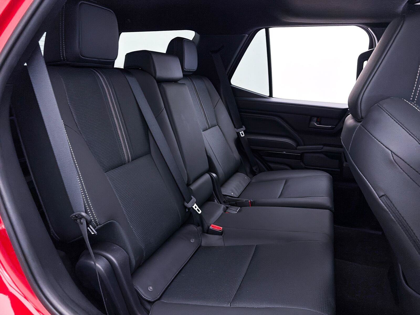 Used 2025 Toyota 4Runner Limited AWD/4WD image 38