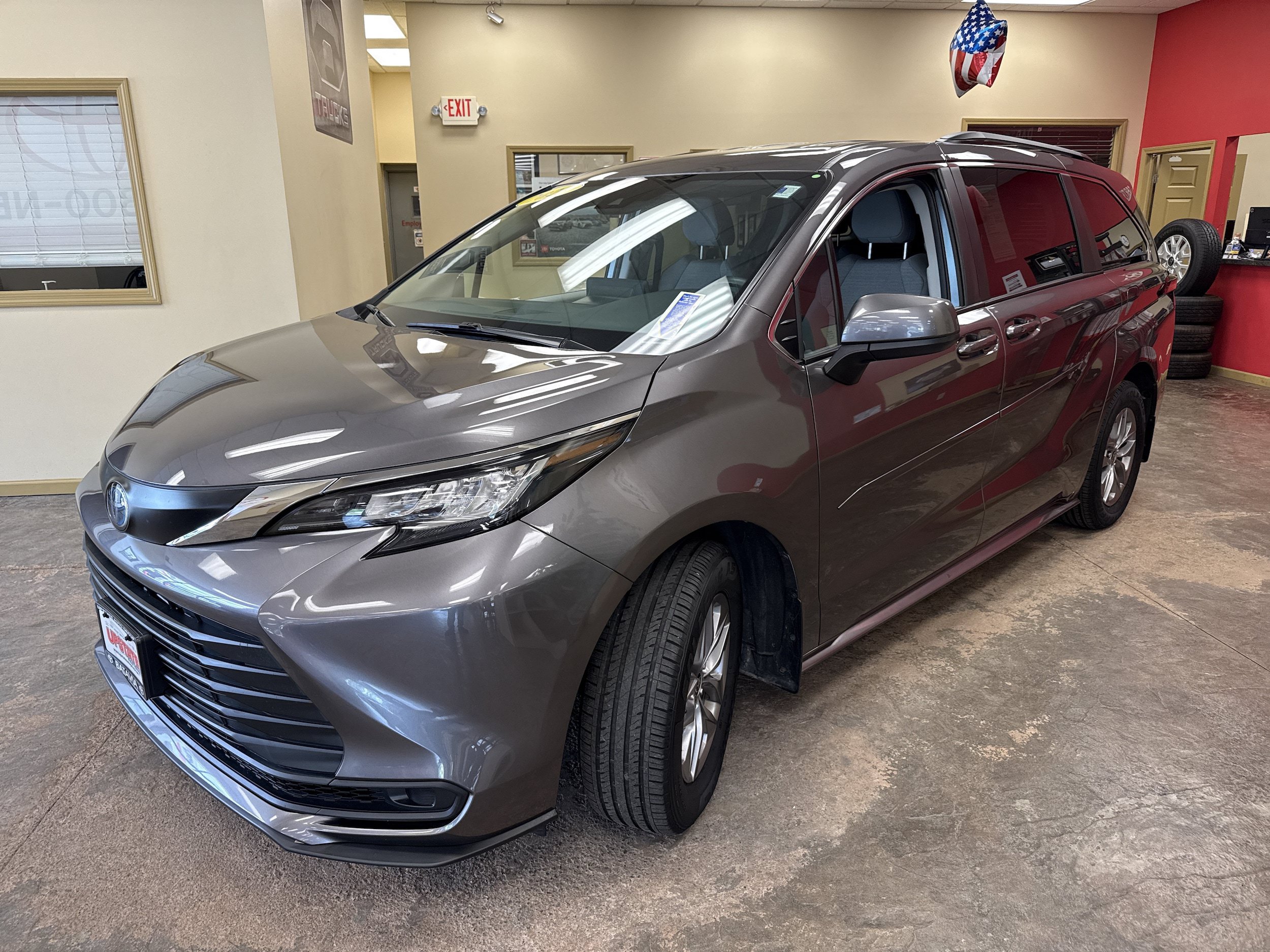 Used 2023 Toyota Sienna LE FWD image 20