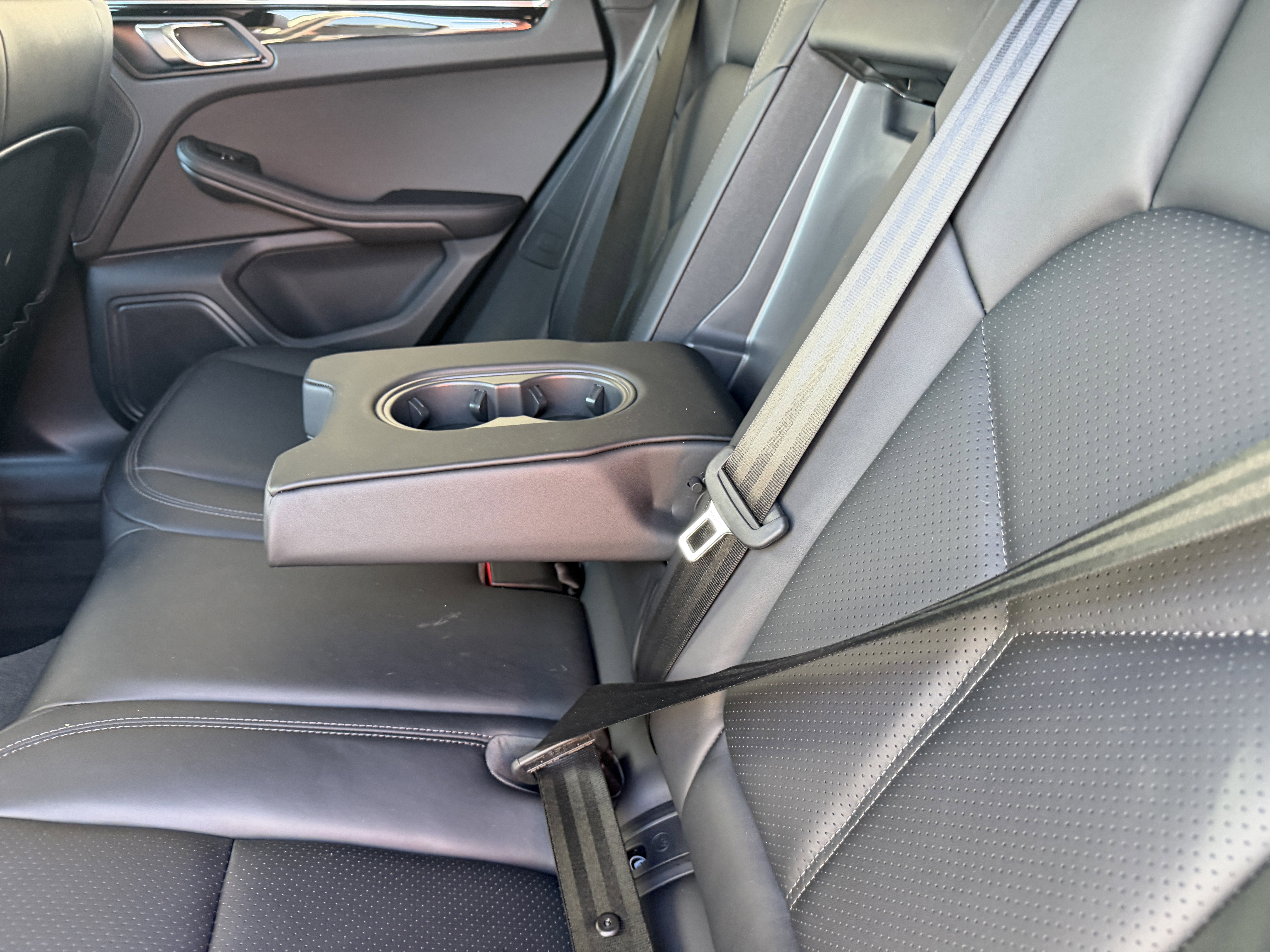 Used 2025 Porsche Macan image 22