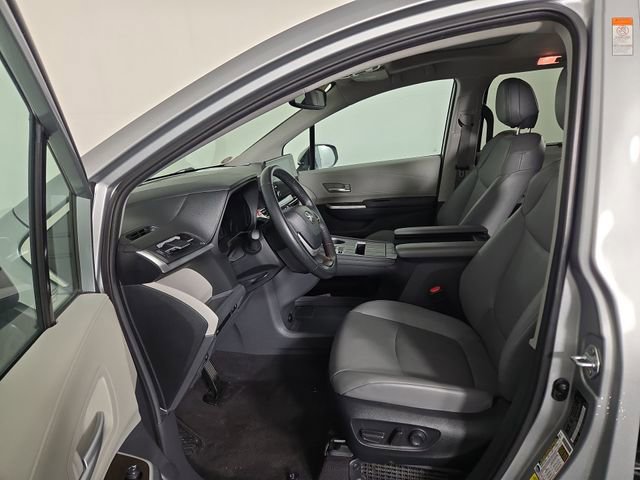 Used 2024 Toyota Sienna XLE image 13