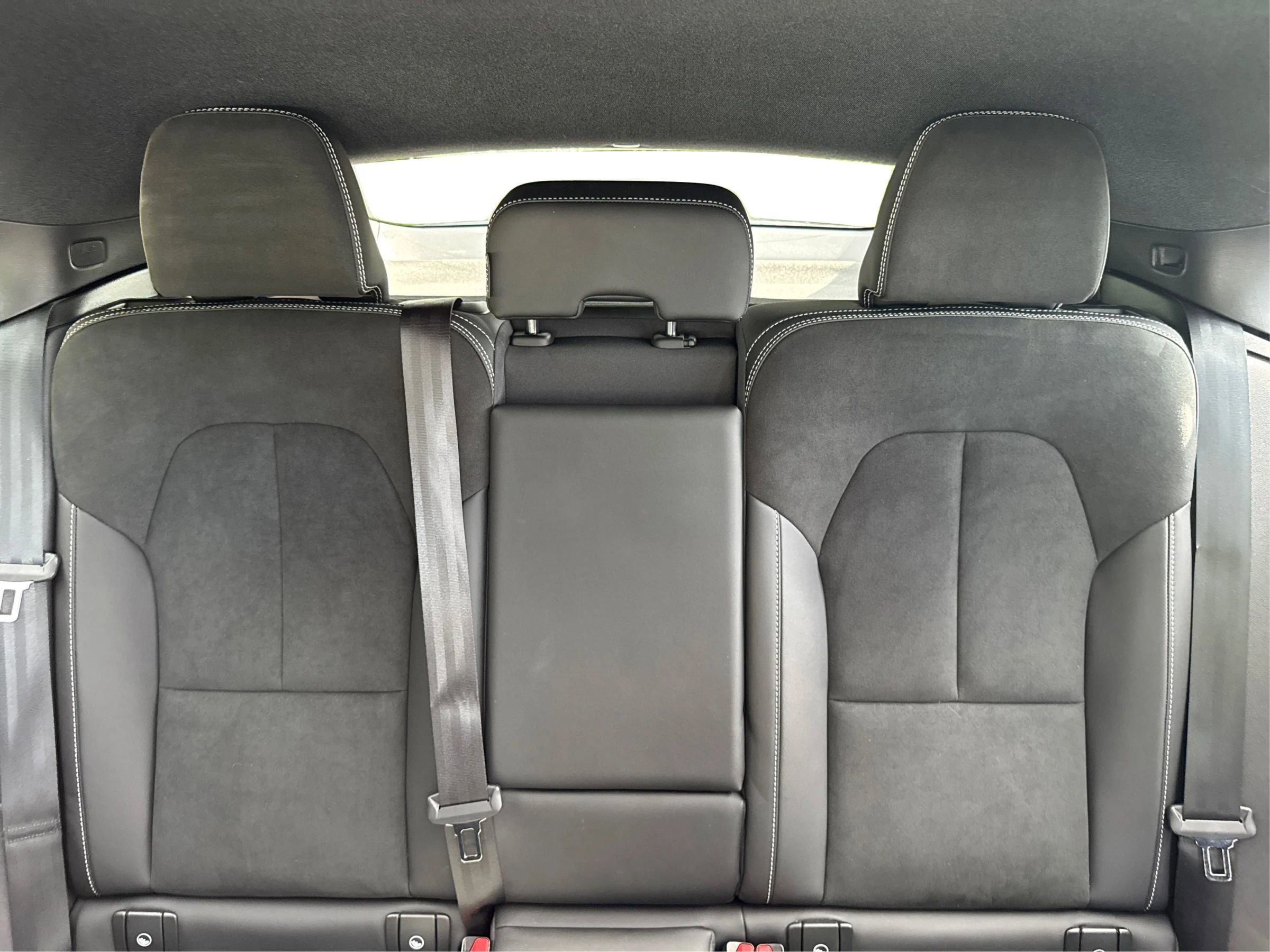 Used 2022 Volvo C40 P8 Recharge Ultimate image 18