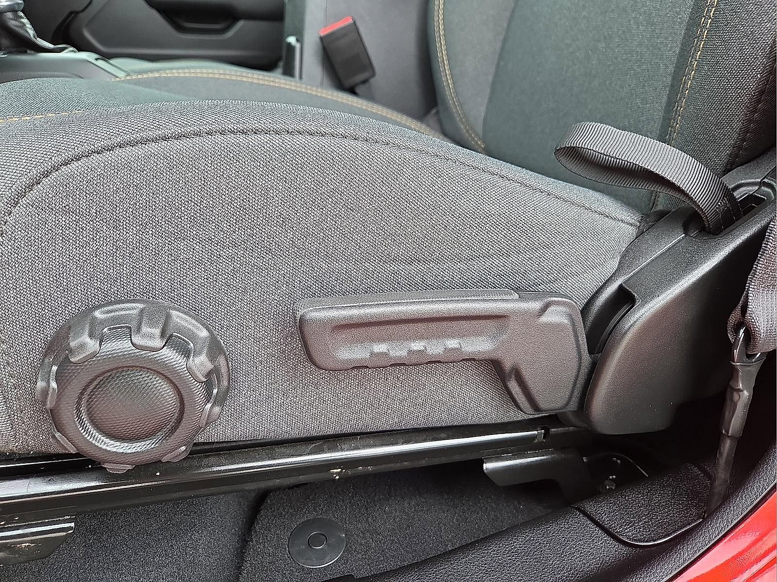 Used 2025 Jeep Gladiator Sport image 15