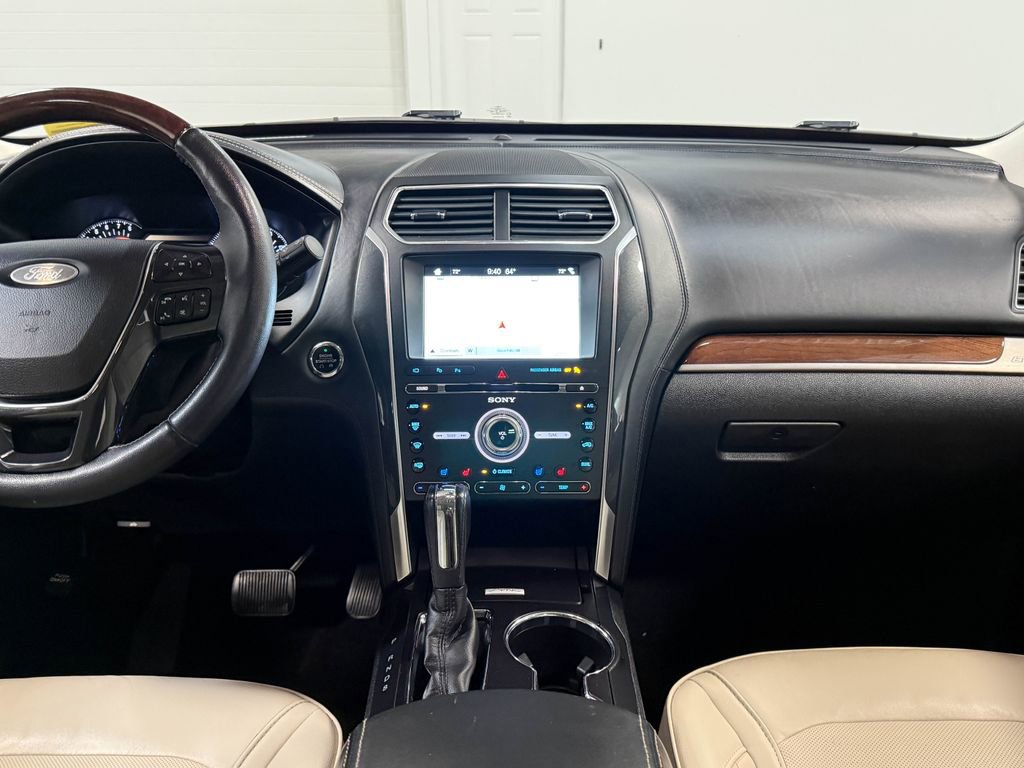 Used 2018 Ford Explorer Platinum AWD/4WD image 18