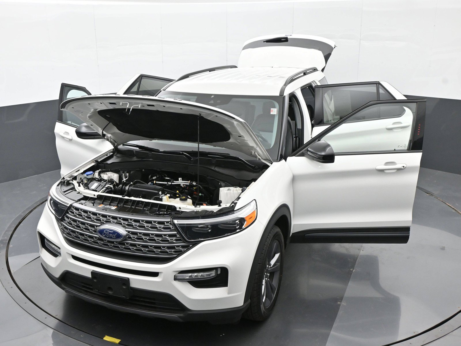 Used 2023 Ford Explorer XLT w/ Equipment Group 202A AWD/4WD image 47