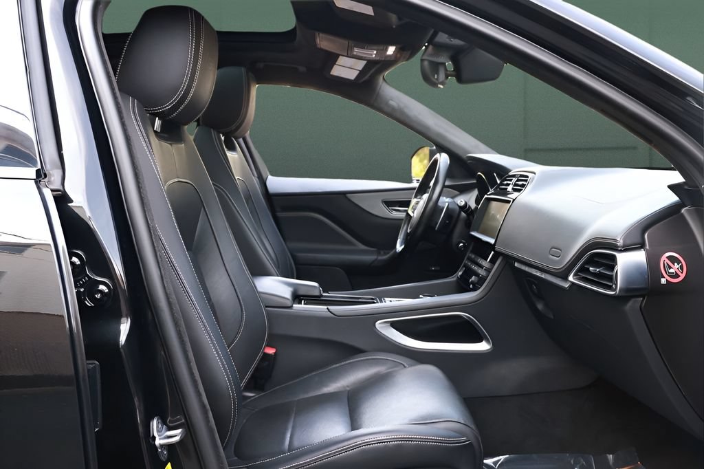 Used 2019 Jaguar F-PACE S AWD/4WD image 29