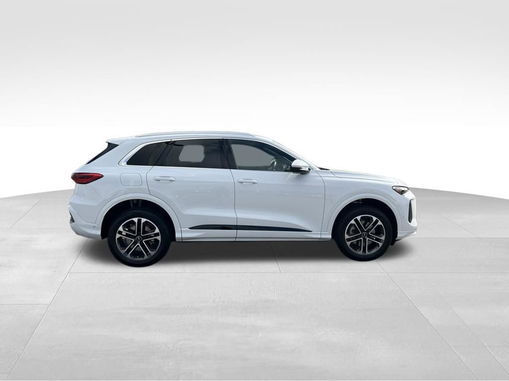 Used 2025 Audi Q5 Premium w/ Convenience Package image 6