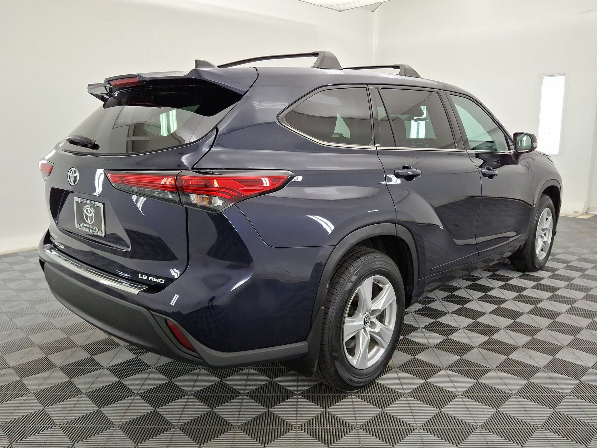 Used 2022 Toyota Highlander LE AWD/4WD image 24