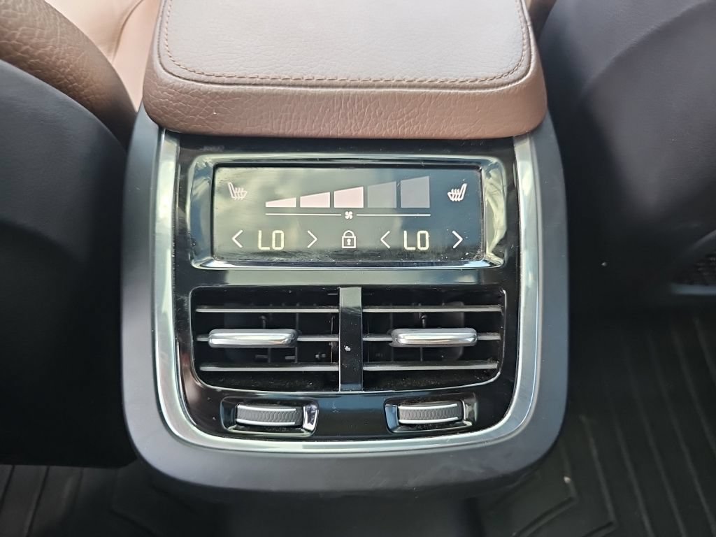 Used 2020 Volvo XC90 T6 Momentum w/ Protection Package Premier AWD/4WD image 34