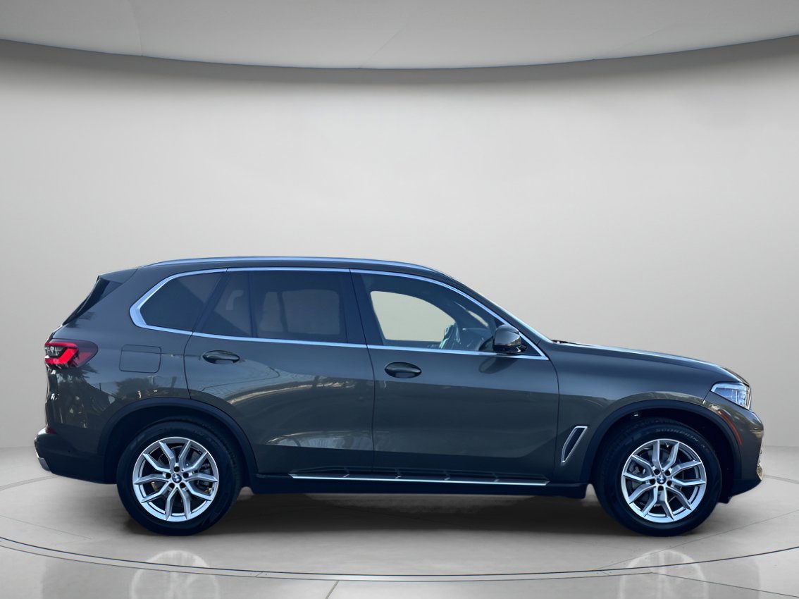 Used 2022 BMW X5 xDrive40i w/ Executive Package image 2