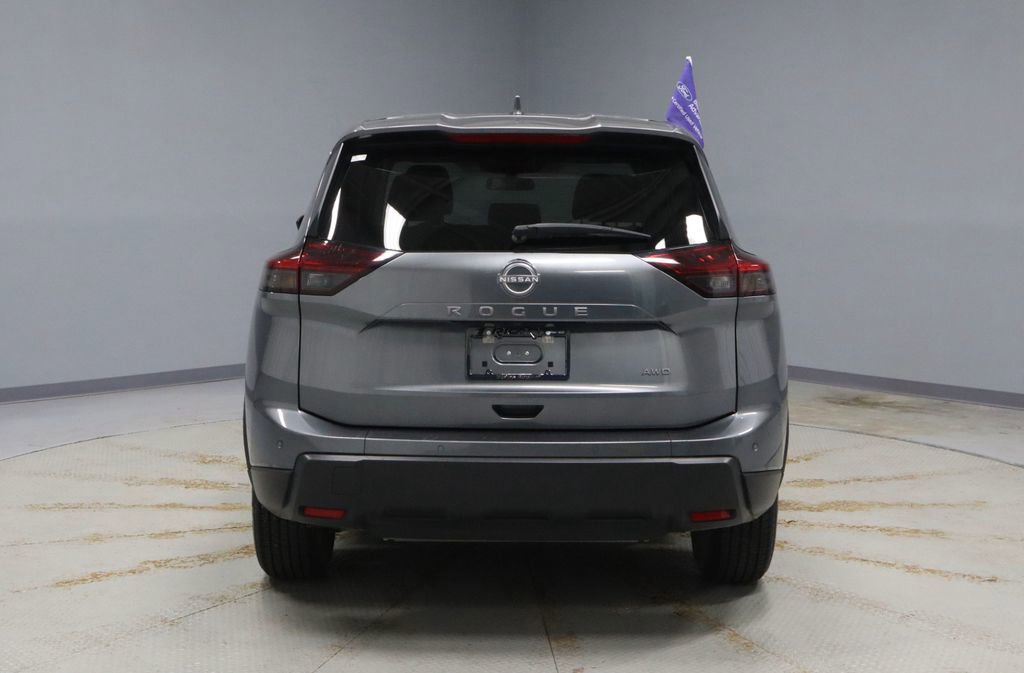Certified 2025 Nissan Rogue SV image 9