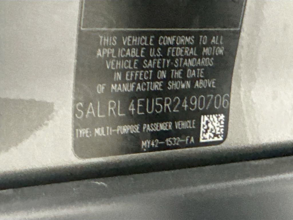 Certified 2024 Land Rover Discovery Dynamic SE image 31