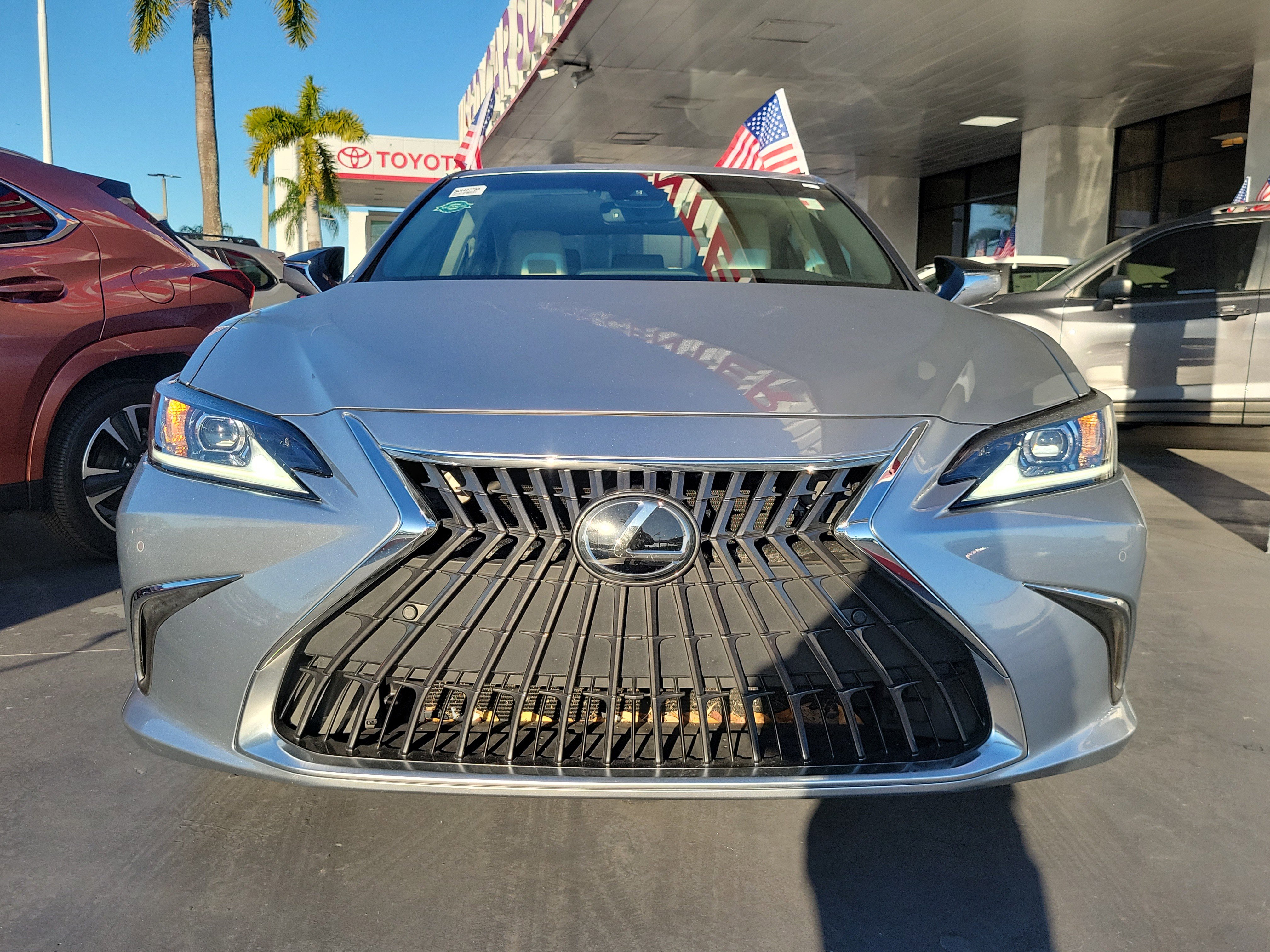 Used 2024 Lexus ES 350 w/ Premium Package image 4