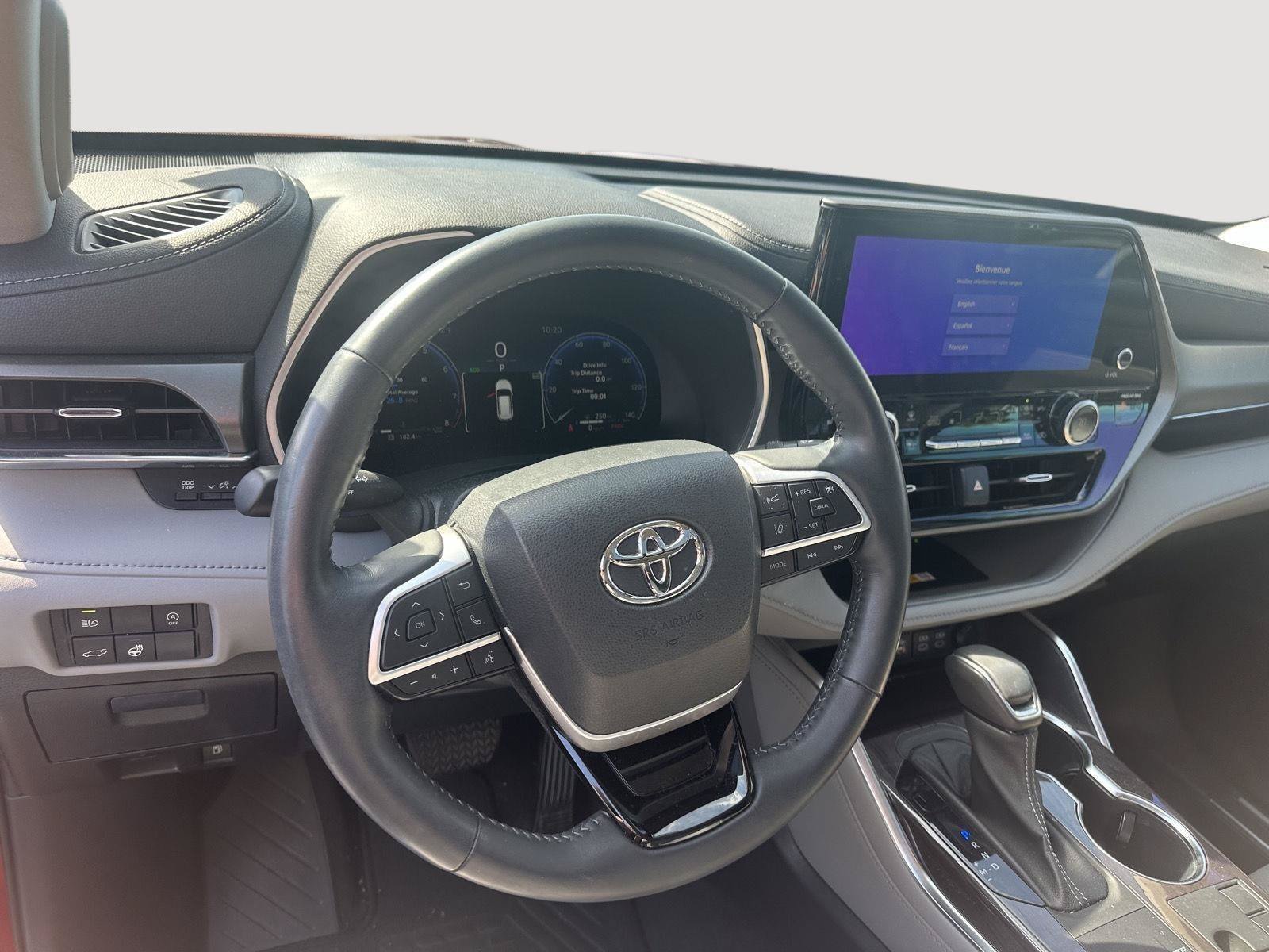 Used 2023 Toyota Highlander Limited FWD image 11