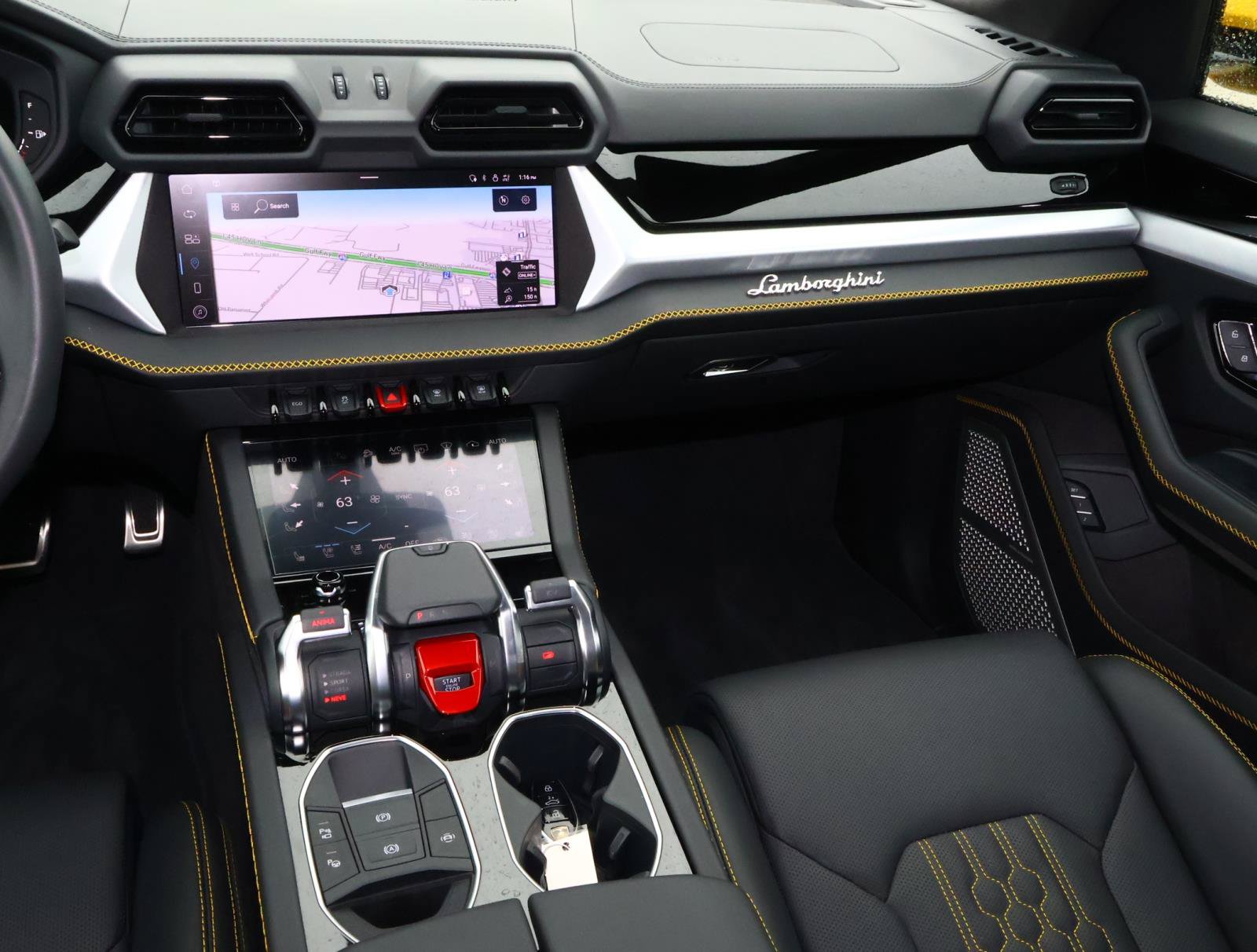 Used 2025 Lamborghini Urus SE AWD/4WD image 11