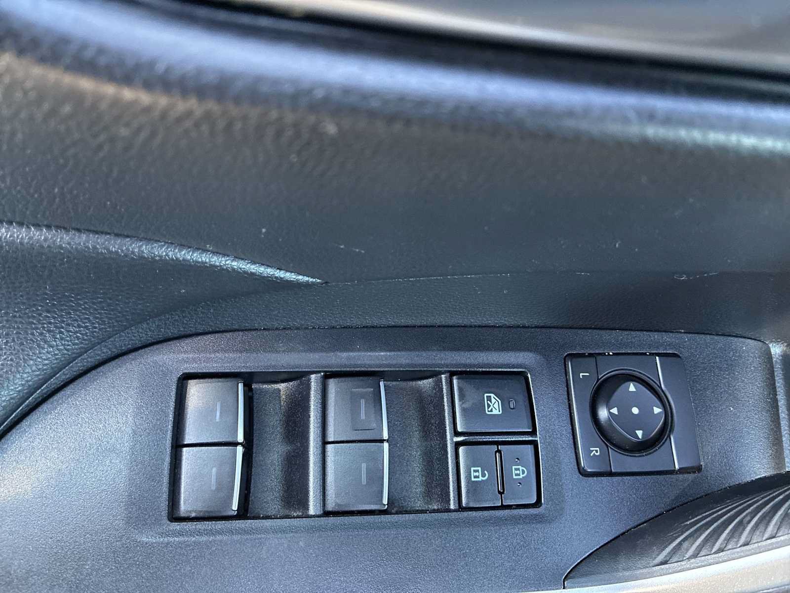 Used 2022 Toyota RAV4 XLE w/ Convenience Package AWD/4WD image 15