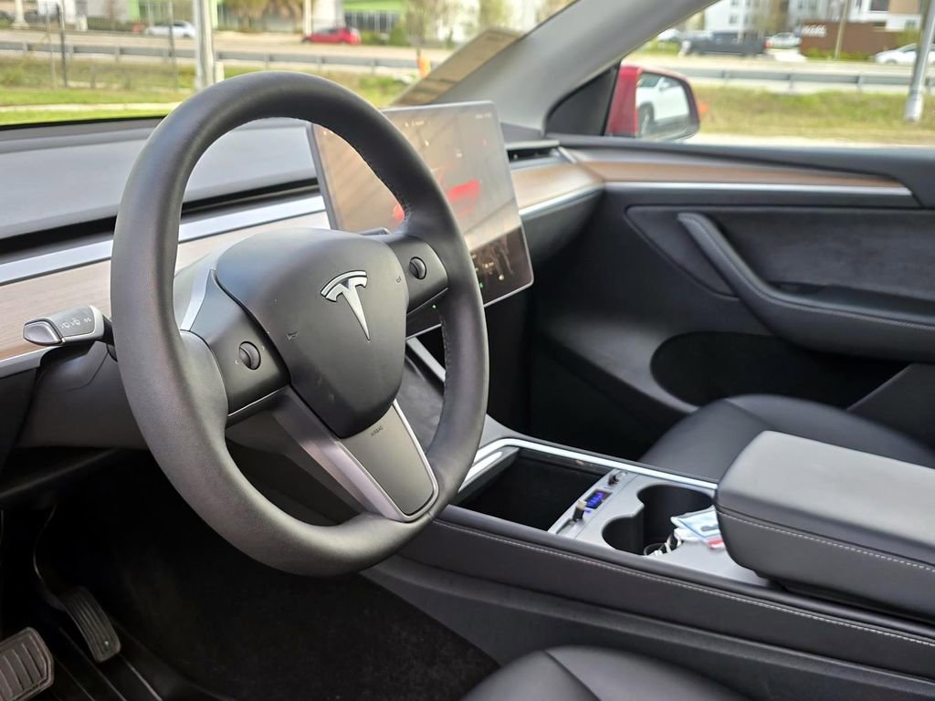 Used 2025 Tesla Model Y Long Range image 25