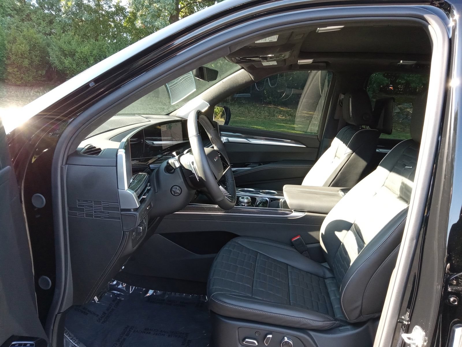 Used 2026 Cadillac Escalade ESV V AWD/4WD image 9