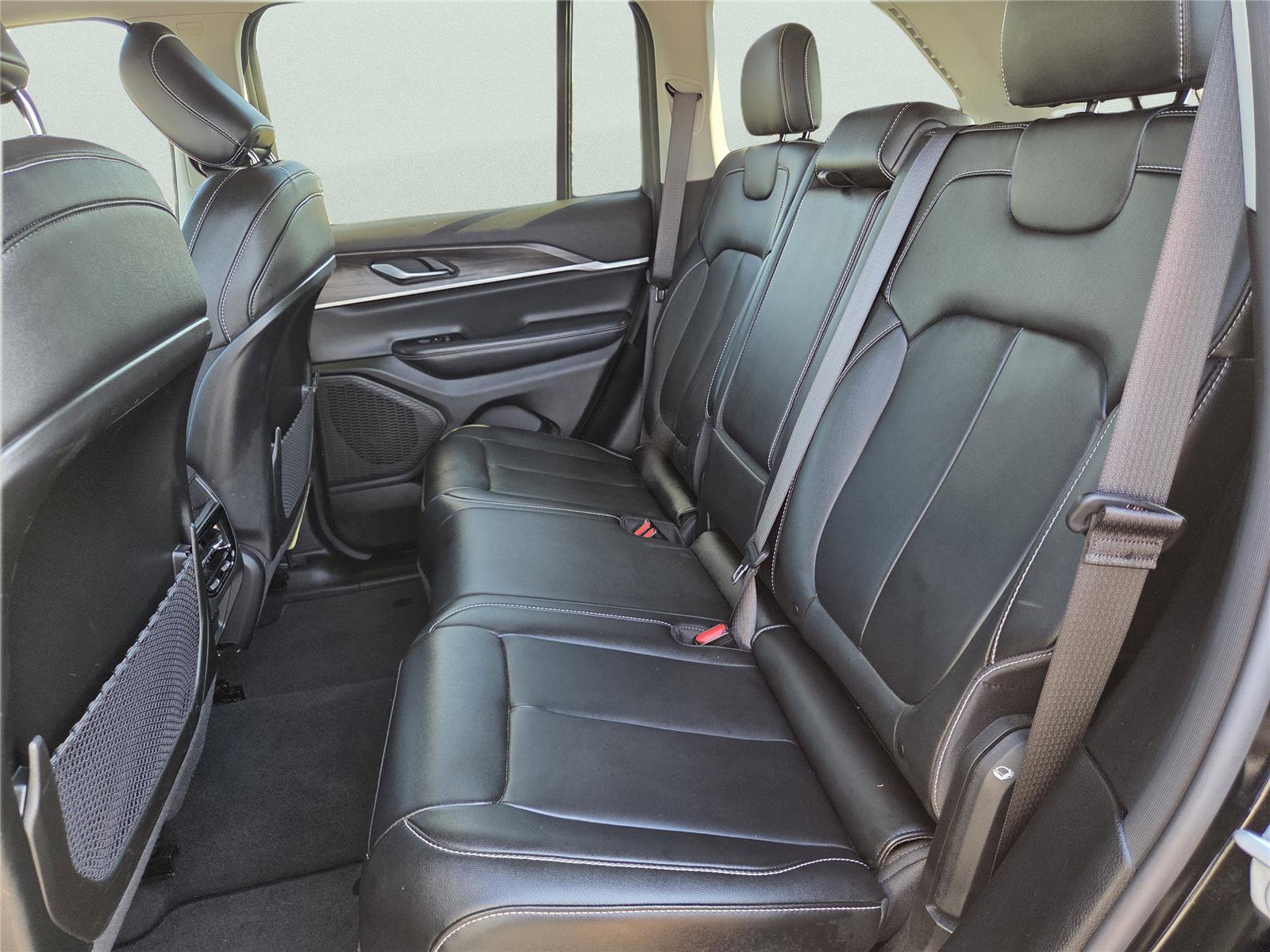 Used 2023 Jeep Grand Cherokee Limited AWD/4WD image 22