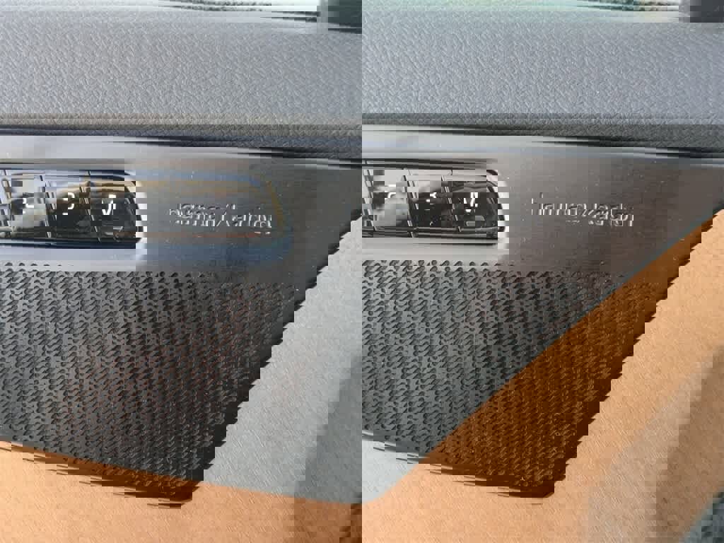 Used 2025 Volvo XC90 T8 Plus w/ Protection Package Premier image 31