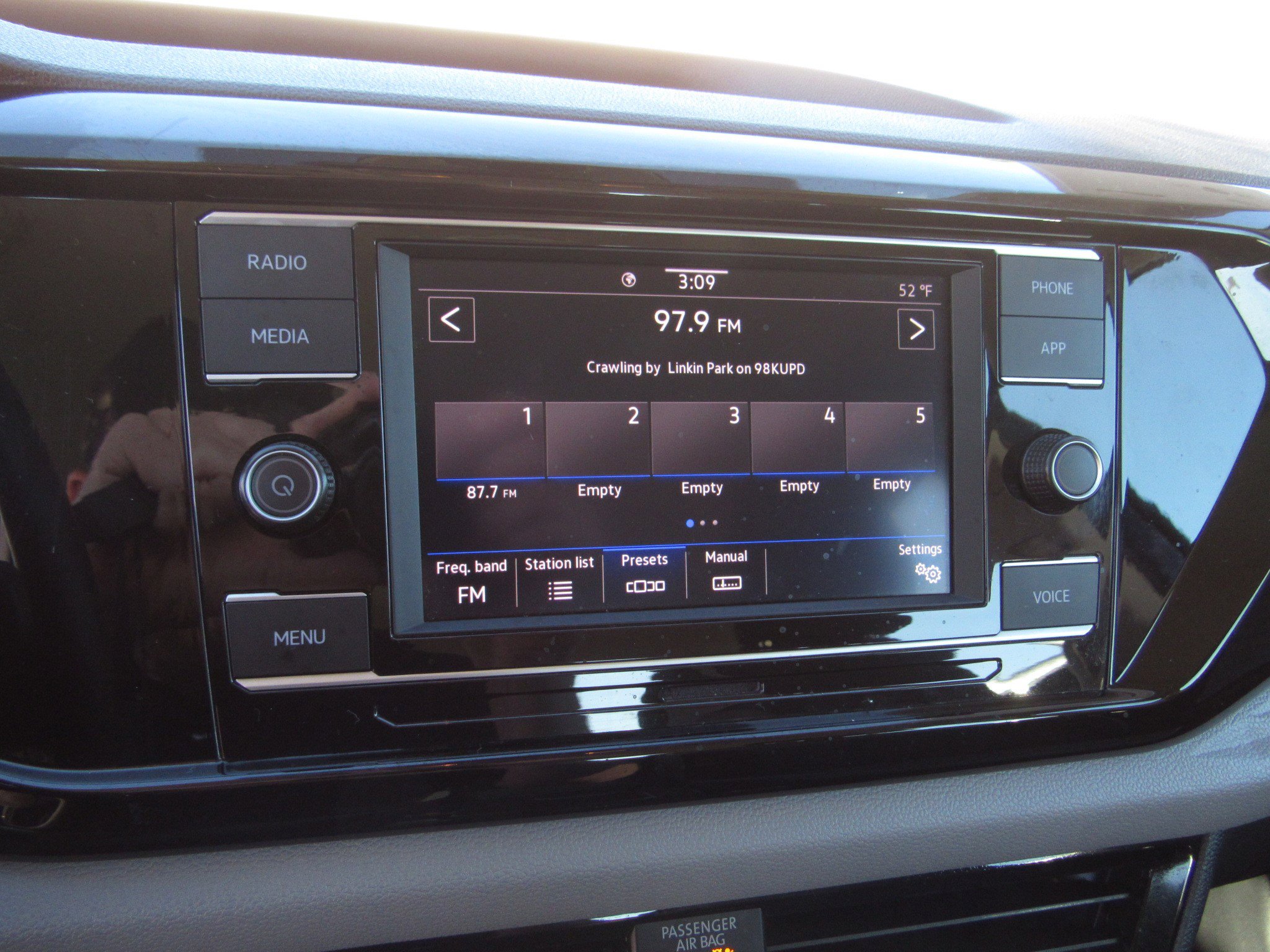 Used 2024 Volkswagen Taos S image 18