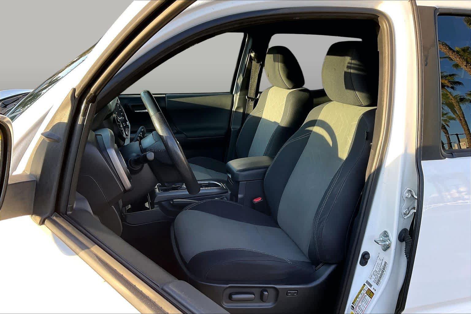 Used 2022 Toyota Tacoma TRD Sport w/ Technology Package RWD image 7