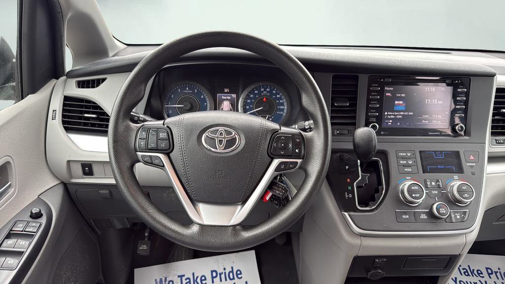 Used 2020 Toyota Sienna LE FWD image 19