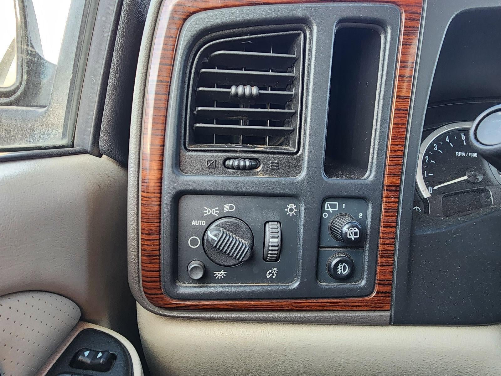 Used 2004 Cadillac Escalade AWD image 10