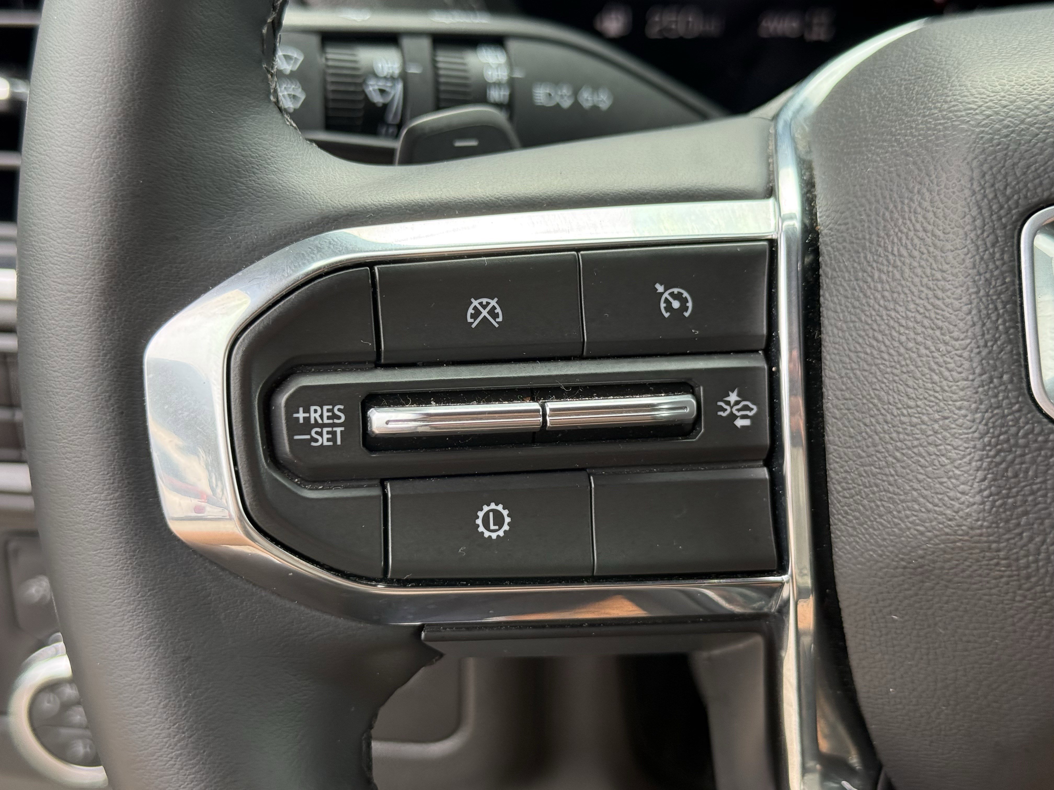 Used 2025 GMC Yukon Denali AWD/4WD image 16