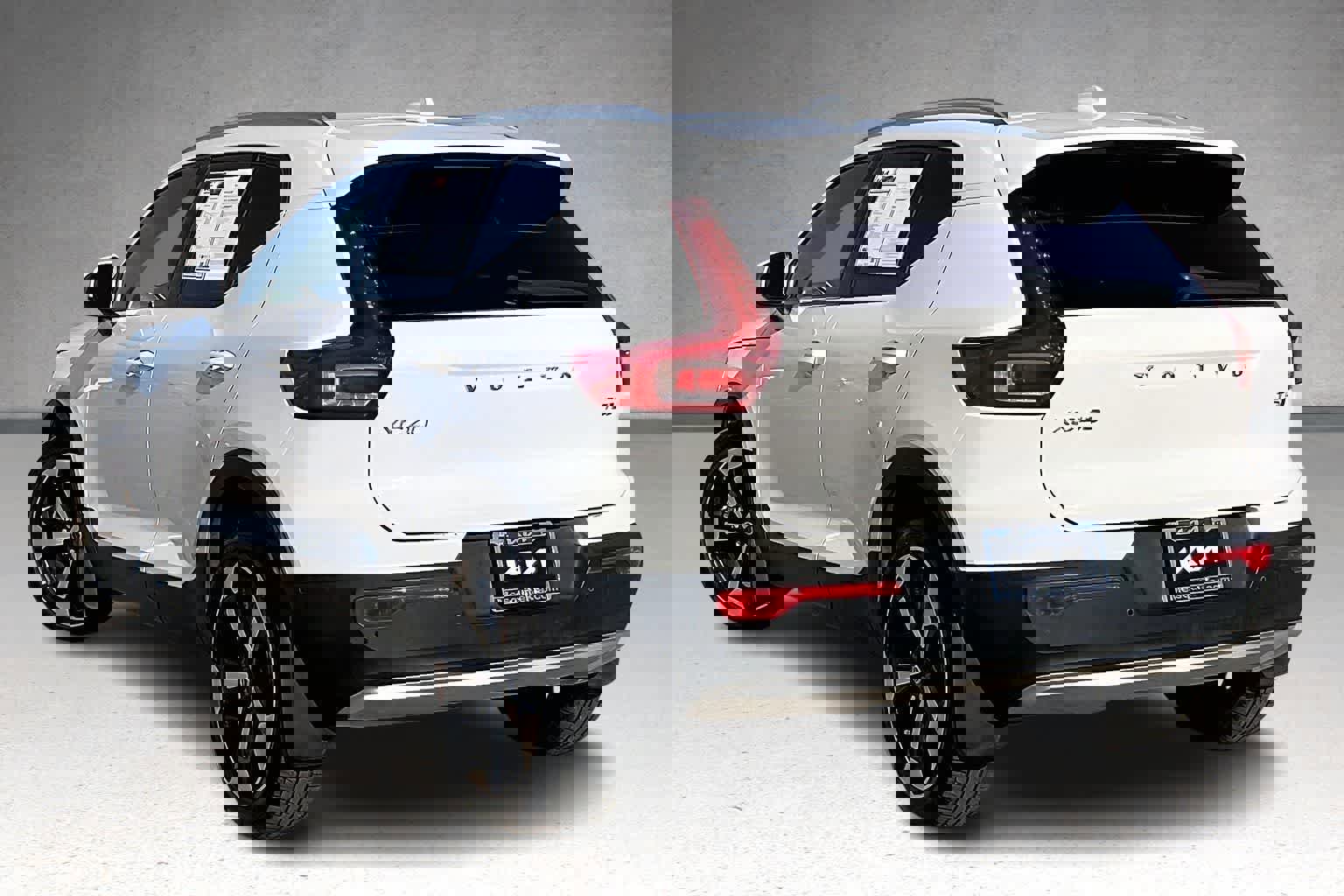 Used 2019 Volvo XC40 T5 Momentum image 4