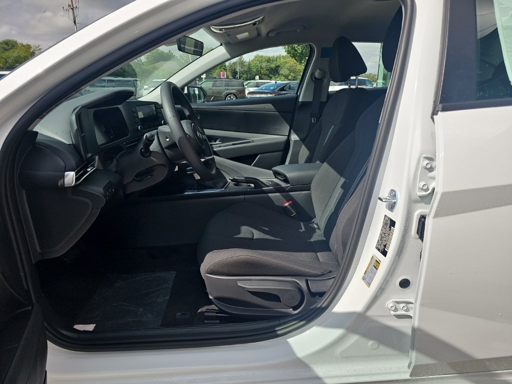 New 2026 Hyundai Elantra SE FWD image 9