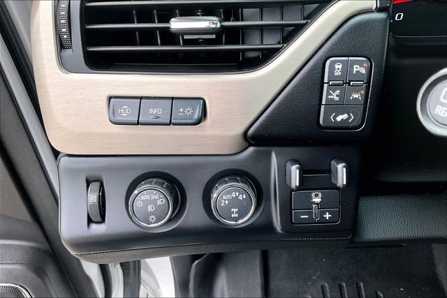 Used 2017 GMC Yukon Denali w/ Open Road Package AWD/4WD image 15