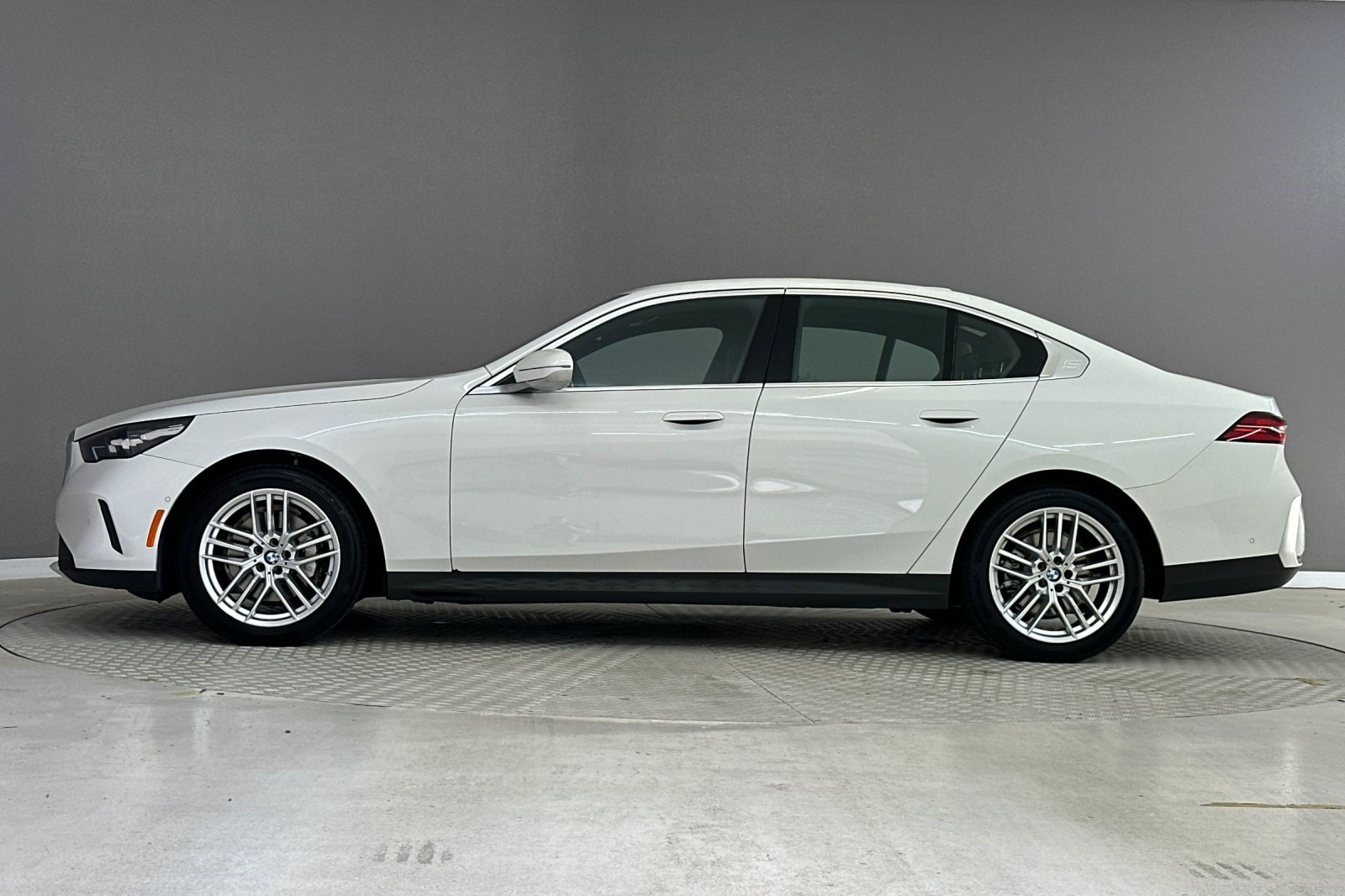 Certified 2024 BMW 530i w/ M Sport Package RWD image 2